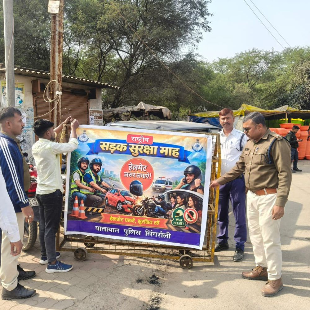 चौराहों पर पोस्टर-बैनर से दिया सुरक्षित ड्राइविंग का मैसेज:सड़क सुरक्षा के लिए ट्रैफिक पुलिस का अभियान; नियम तोड़ने पर कार्रवाई