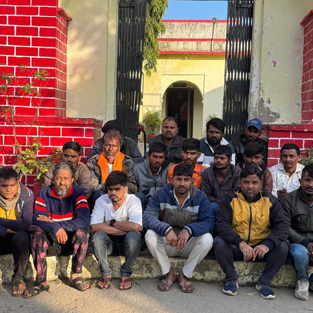 पुलिस ने 221 वांछित और फरार बदमाशों को पकड़ा:53 टीमों ने 12 घंटे में 257 जगहों पर दबिश देकर किया गिरफ्तार