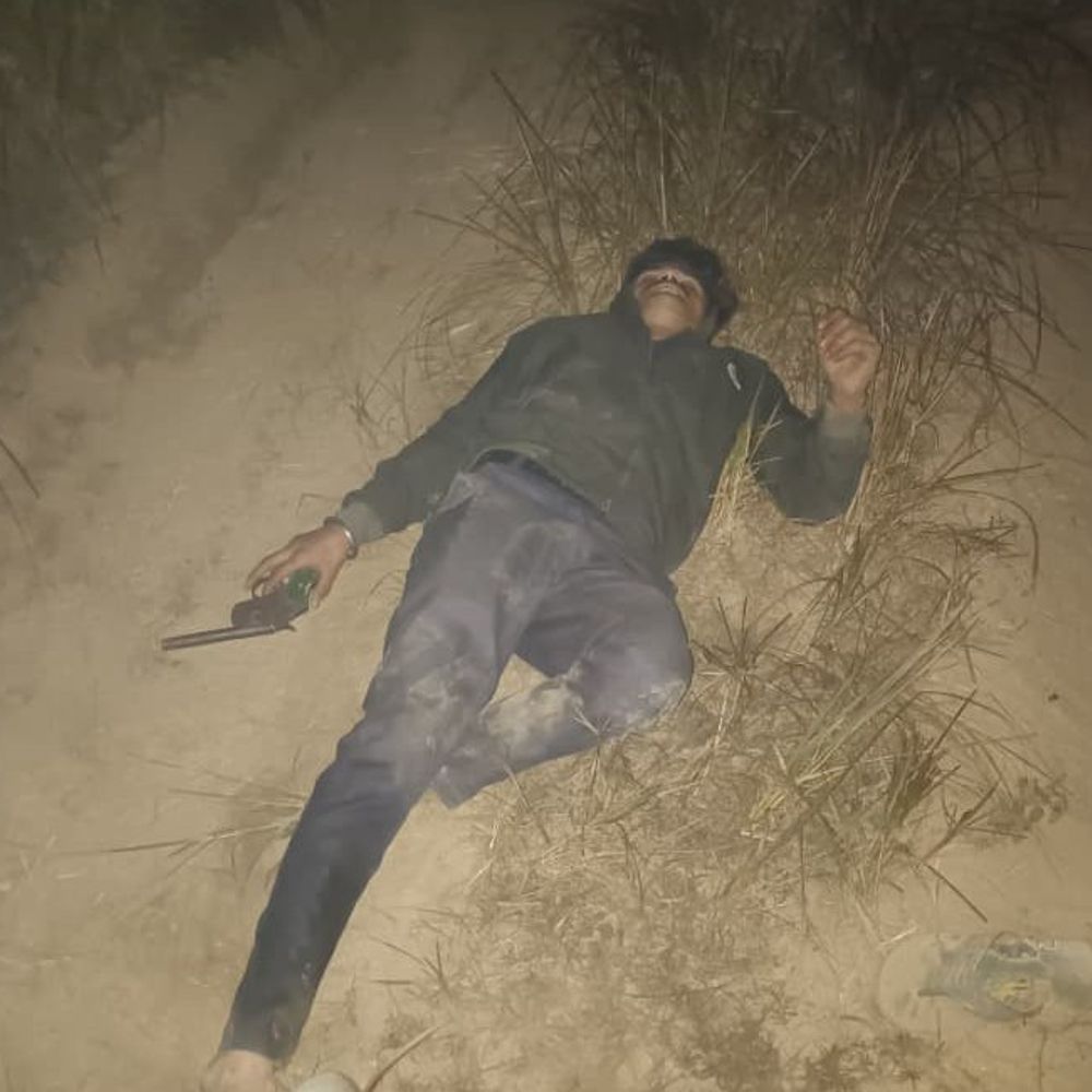 प्रतापगढ़ में ई-रिक्शा चालक से लूट:पुलिस मुठभेड़ में दो लुटेरों के पैर में लगी गोली