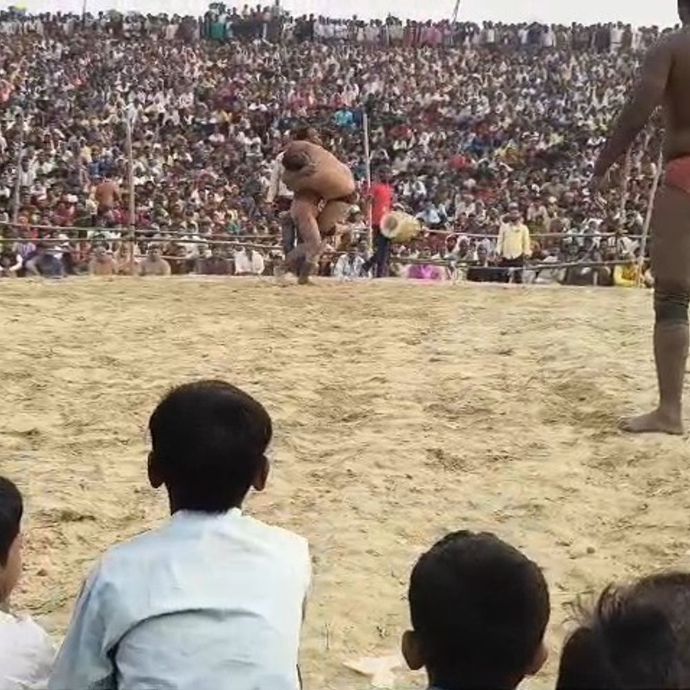 समस्तीपुर में महिला पहलवानों ने दंगल में दिखाया दम:बिहार की पूजा ने यूपी की नीतू को, झारखंड के अमरीश पुरी ने हरिद्वार के शक्ति कपूर को हराया