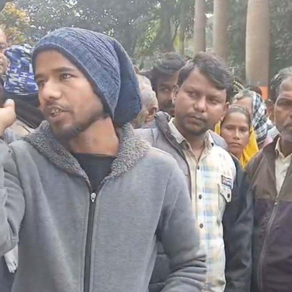 किशनगंज कोर्ट में युवक-युवती का हंगामा:महिला बोली- युवक ने झूठ बोलकर शादी की, धर्म बदलवाया, जेल में हुई थी मुलाकात