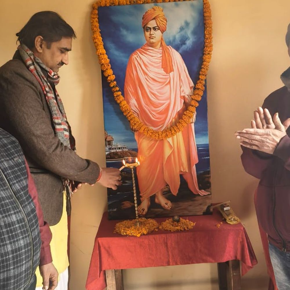 कटिहार में स्वामी विवेकानंद की 163वीं जयंती मनाई गई:स्कूल में ‘विवेकानंद के सपनों का भारत’ विषय पर संगोष्ठी आयोजित