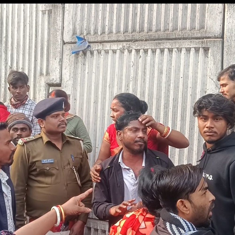 नशे में धुत युवक ने पुलिस से की बदसलूकी:किशनगंज में नेहरू पार्क के पास हंगामा, पुलिस ने किया गिरफ्तार