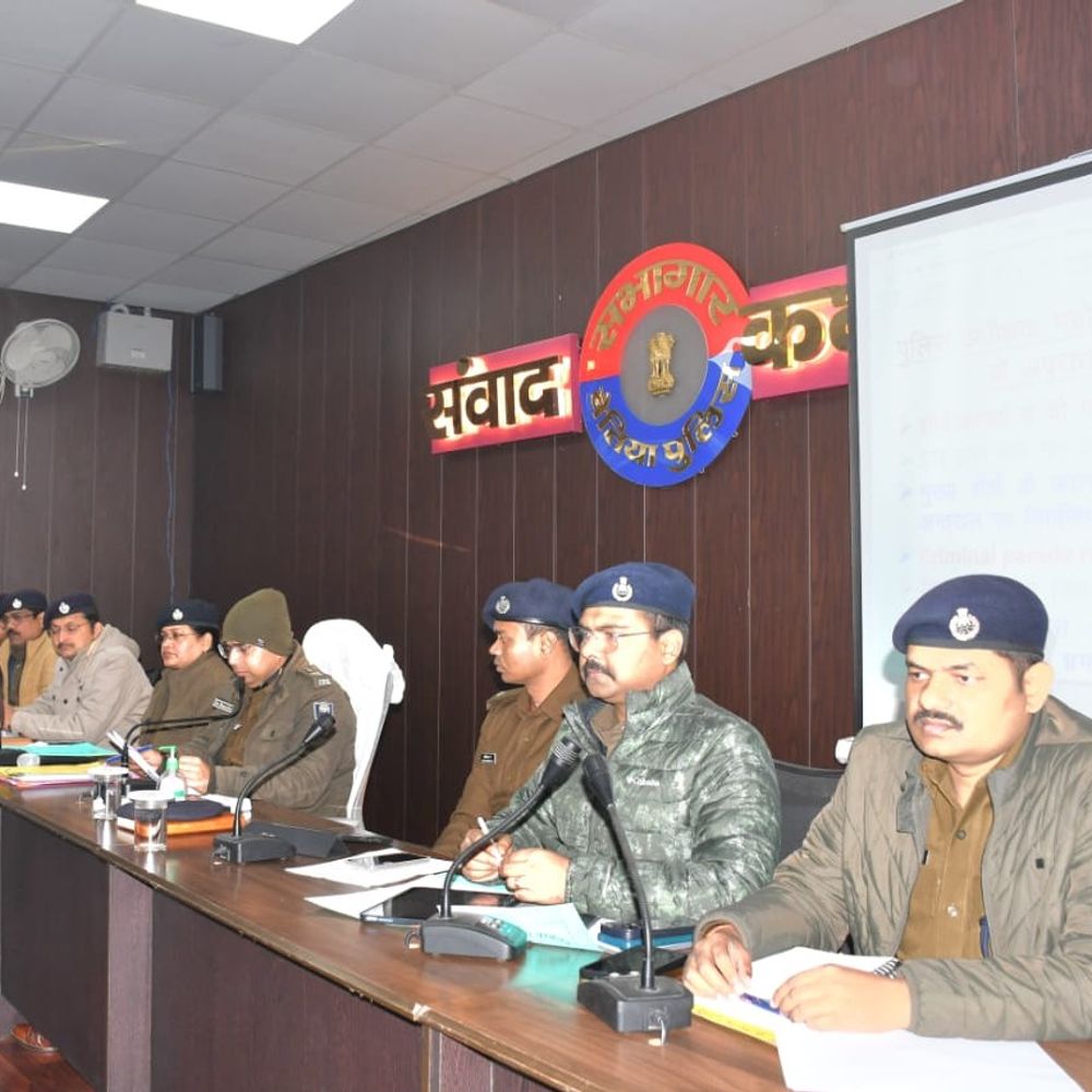 पुलिस अधीक्षक डॉ. शौर्य सुमन की अध्यक्षता में अपराध गोष्ठी:पश्चिम चम्पारण में अपराध नियंत्रण के लिए पुलिस गश्त और वाहन जांच अभियान तेज करने के निर्देश