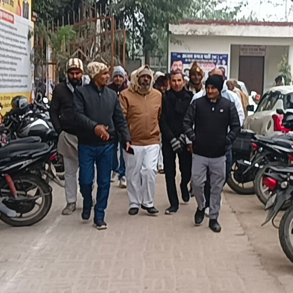 उपनिबंधक कार्यालय हटाने की सूचना पर अधिवक्ता नाराज:तमकुहीराज तहसील परिसर में ही निर्माण की मांग, मंत्री ने आत्मदाह की दी चेतावनी