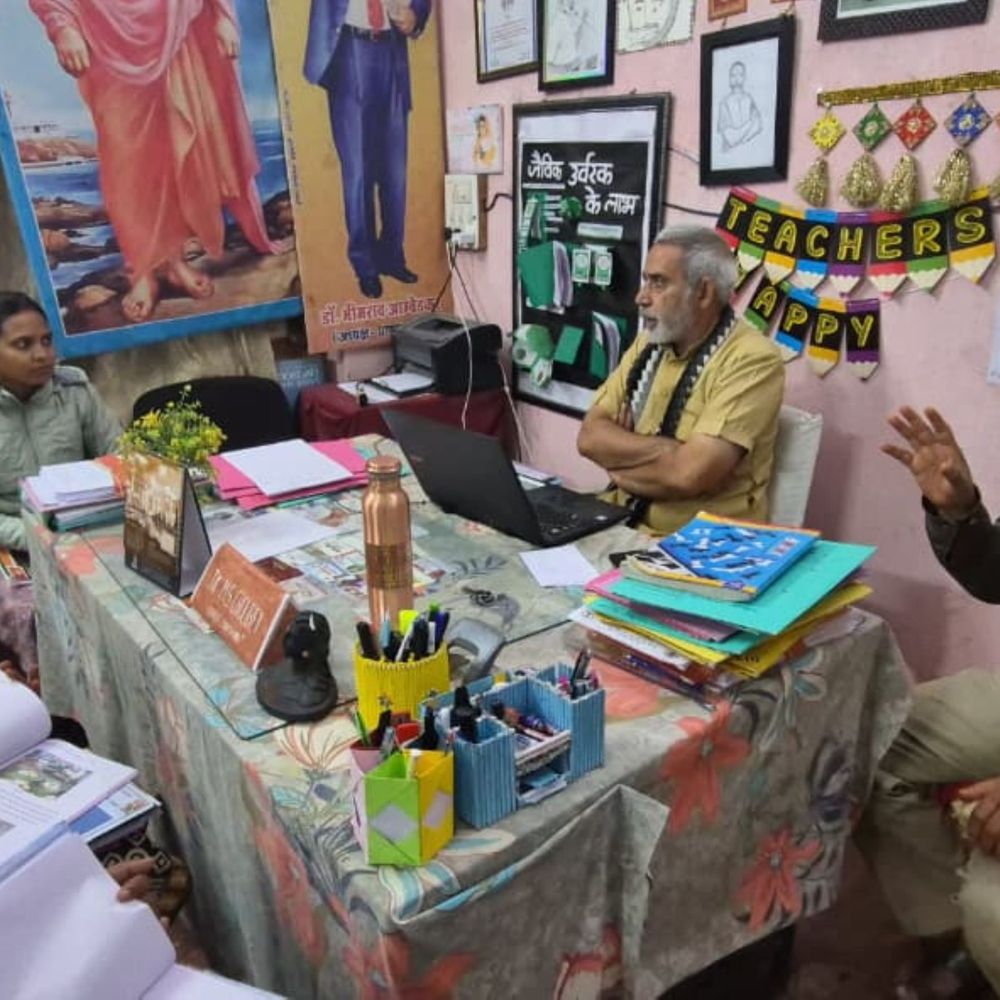 सहायक प्राध्यापक के इंटरव्यू की तैयारी के लिए दे रहे मार्गदर्शन