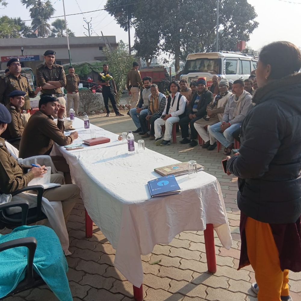 भागलपुर के थाने में लोगों ने SSP से की शिकायत:जनता दरबार में रखीं अपनी परेशानी, कहा- जमीन विवाद का नहीं हुआ समाधान