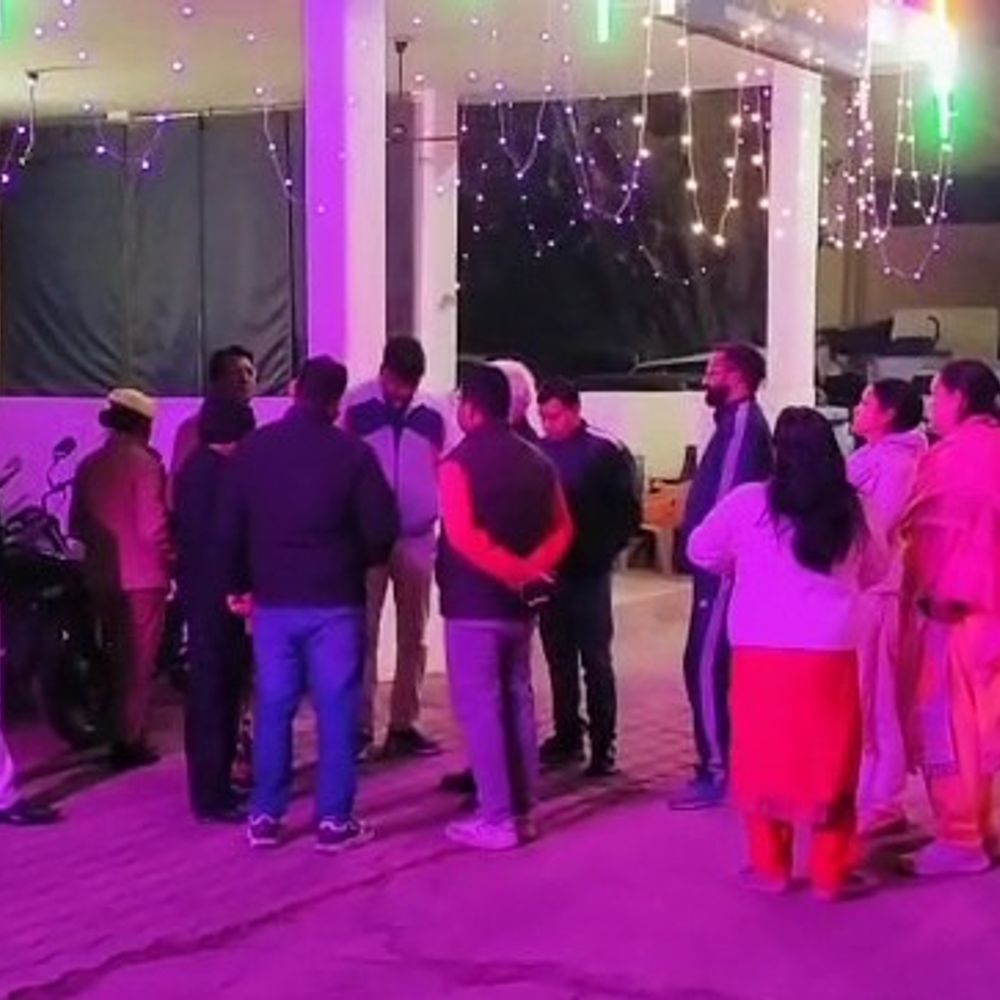 स्कूल प्रबंधन पर अभिभावकों से बदसलूकी का आरोप:गणतंत्र दिवस रैली के बाद हुई घटना, पुलिस जांच में जुटी