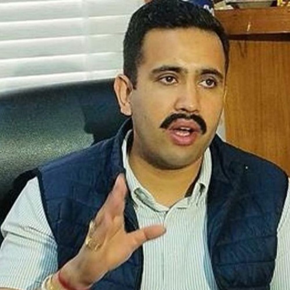 हिमाचल के IAS-IPS मंत्री के बयान पर भड़के:विक्रमादित्य के साथ ड्यूटी से इनकार,UP-बिहार के अफसरों पर दिए बयान पर बवाल