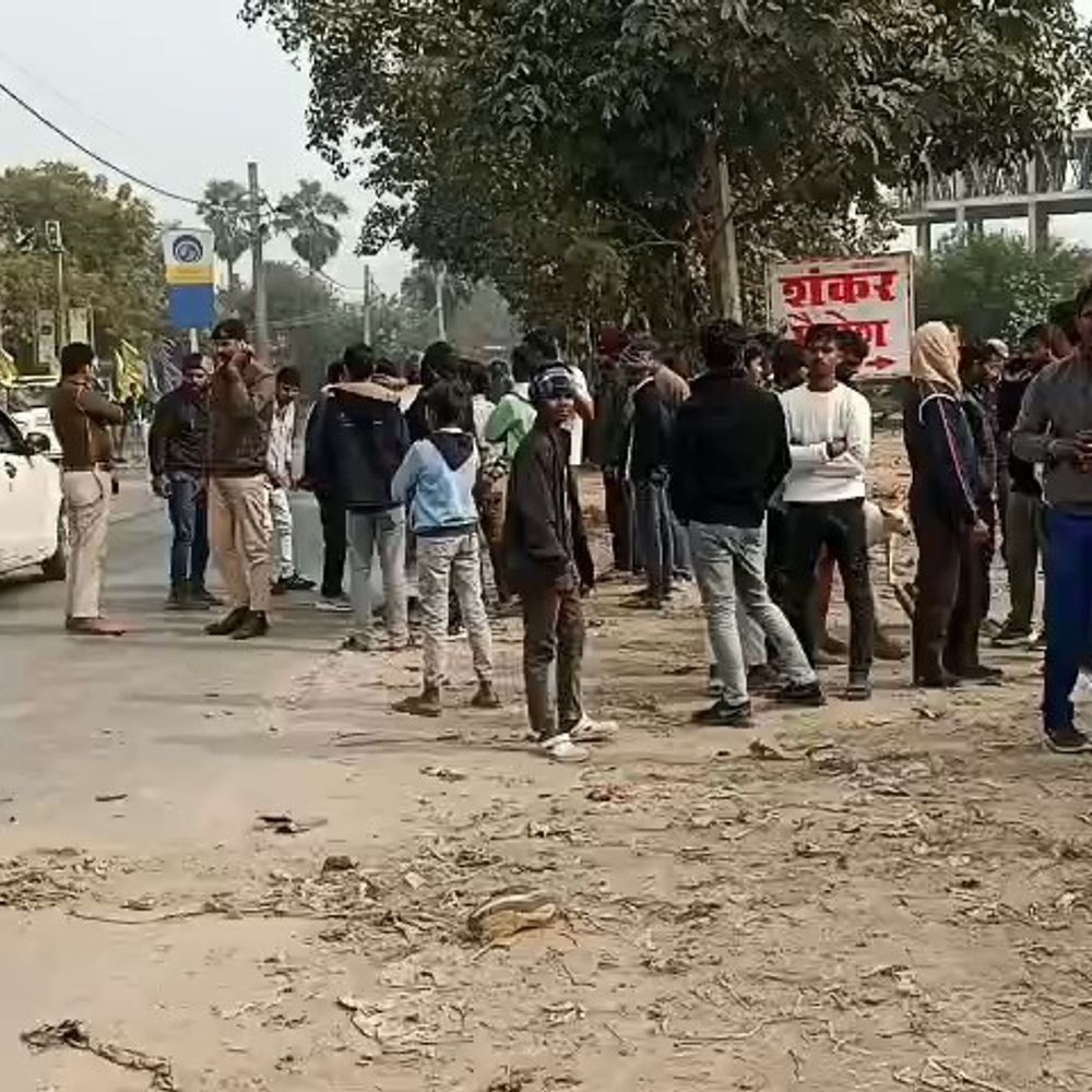 भभुआ बायपास पर ट्रक ने बाइक सवारों को रौंदा:एक की मौत, दूसरा गंभीर रूप से घायल ; चालक मौके से फरार