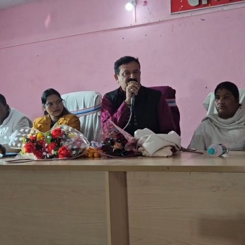 नवादा में विधायक अनिल सिंह ने सुनी जन समस्याएं:नरहट प्रखंड कार्यालय में अधिकारियों को भेदभाव नहीं करने का निर्देश