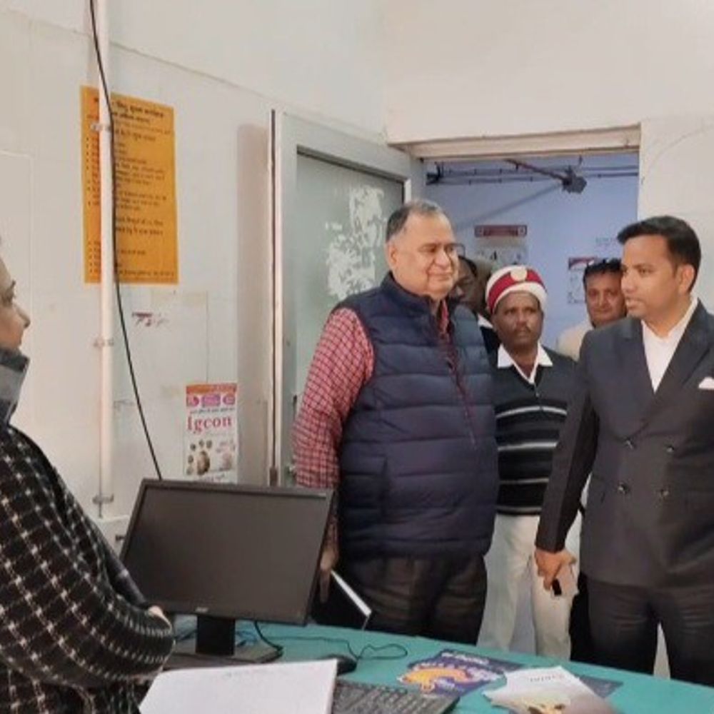 भदोही में मरीजों का डाटा ऑनलाइन होगा:डीएम ने जिला अस्पताल का निरीक्षण कर दो प्रोजेक्ट देखे