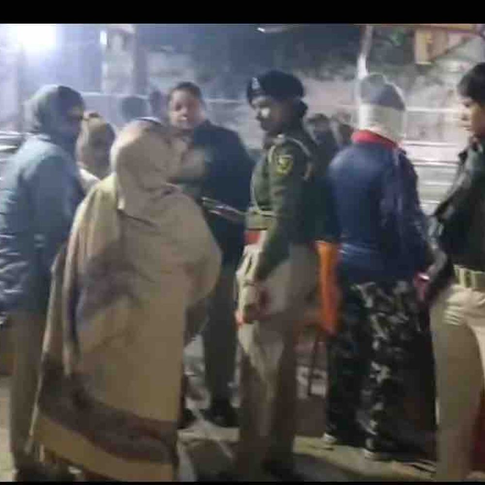 बसंत पंचमी पर सोमेश्वर नाथ में उमड़ी श्रद्धालुओं की भीड़:देर रात से जलाभिषेक शुरू, दूर-दराज से पहुंचे भक्त, सुरक्षा में तैनात रहा प्रशासन