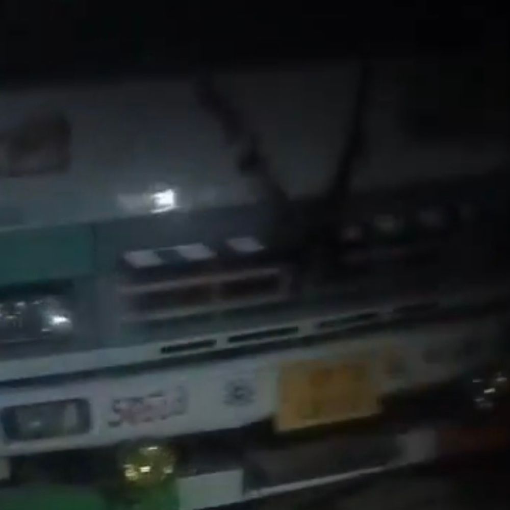 फतेहपुर में सड़क हादसे में मां और बेटे की मौत:डीसीएम ने बाइक को टक्कर मारी, दुर्घटनास्थल पर नहीं पहुंची एम्बुलेंस