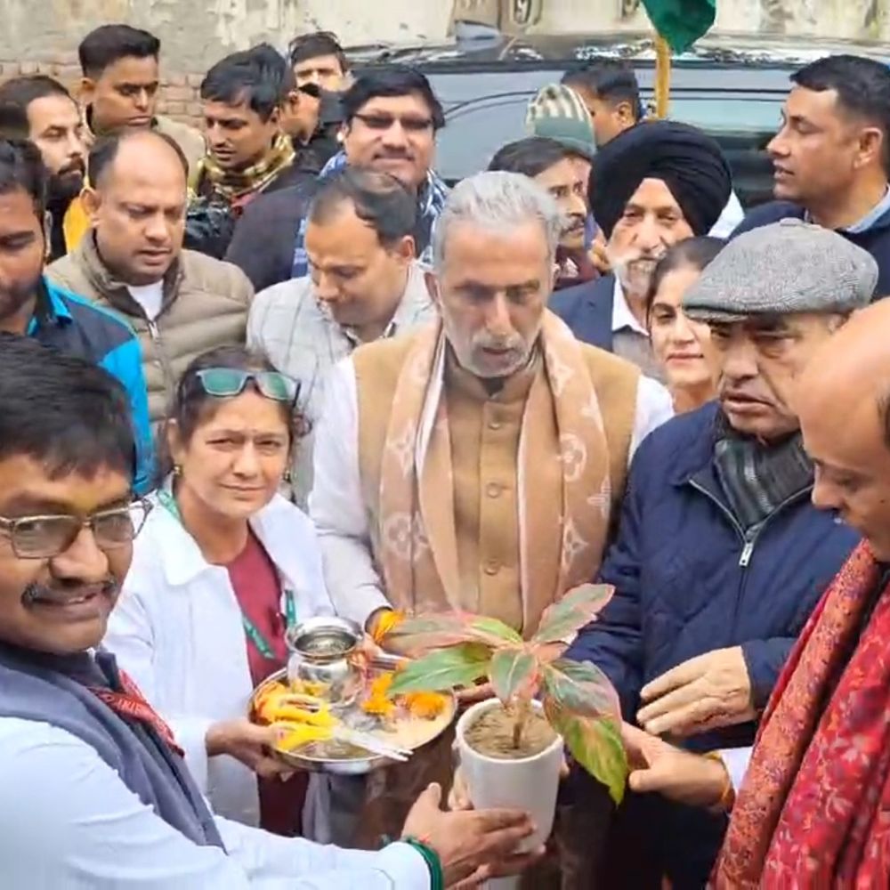 फरीदाबाद में चलता-फिरता अस्पताल शुरू:केंद्रीय मंत्री गुर्जर ने 2 बसों को हरी झंडी दिखाई, बोले-सभी प्रकार की जांच होगी