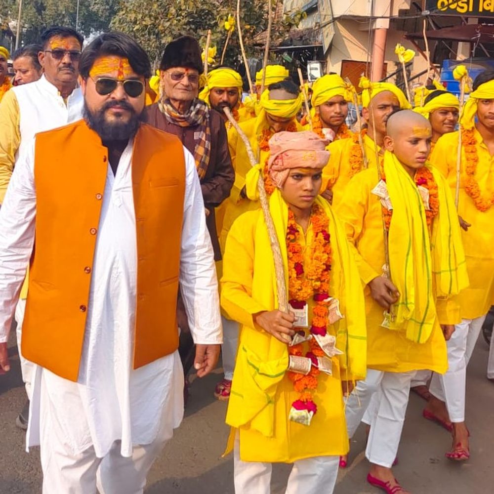 परशुराम शौर्य समाज फाउंडेशन ने कराया सामूहिक उपनयन संस्कार:लखनऊ में 50 बटुकों ने धारण किया यज्ञोपवीत