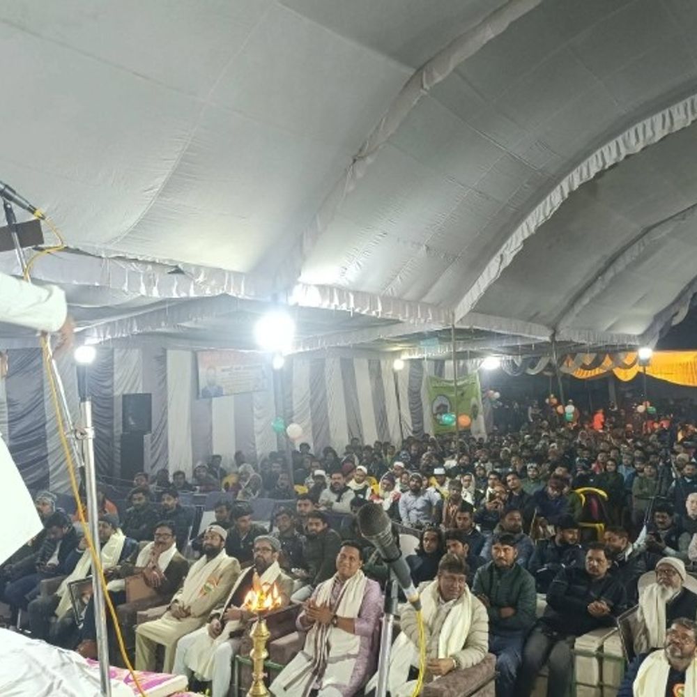 भदोही में आल इंडिया मुशायरा का आयोजन:शायरों ने आजादी के दीवानों को याद किया, कई लोग सम्मानित