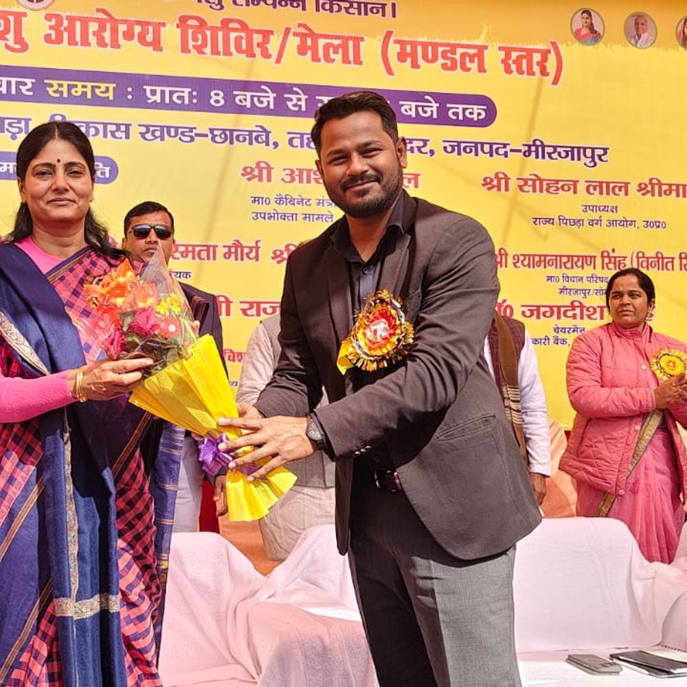 छानबे ब्लॉक में पशु आरोग्य मेला का शुभारंभ:अनुप्रिया पटेल ने दीप प्रज्जवलित किया; बोलीं- पशुधन ग्रामीण अर्थव्यवस्था का प्रतीक