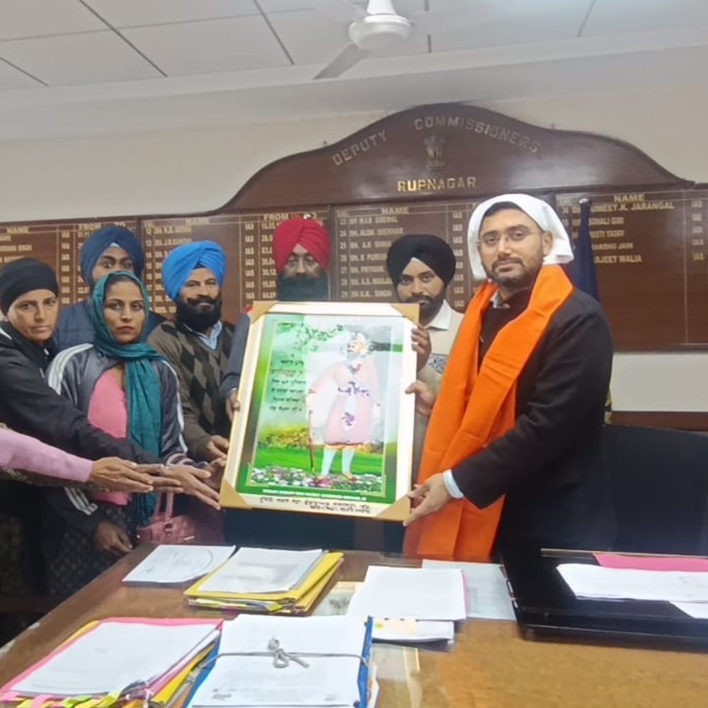 डीसी को सिरोपा दे किया सम्मानित