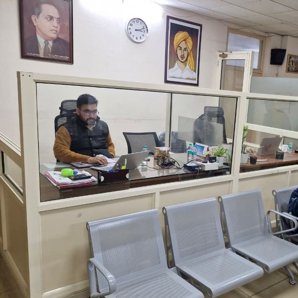 ईजी रजिस्ट्री में लोगों की मुसीबत बढ़ी, फर्स्ट इन-फर्स्ट आउट टोकन सिस्टम दूसरे दिन आफत, घंटों तक इंतजार