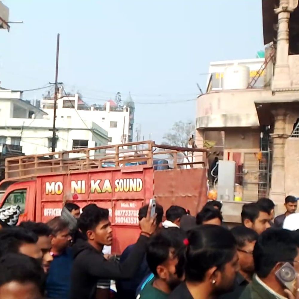 कटिहार में डीजे संगठन का सड़क जाम:सरस्वती पूजा पर पुलिस कार्रवाई का विरोध जताया, छोटे साउंड सिस्टम जब्ती का आरोप