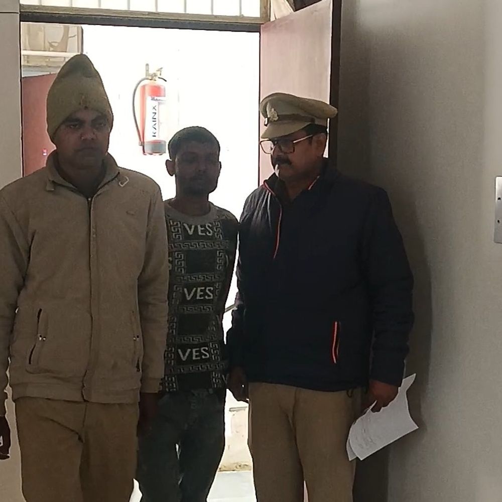 एक लाख की सुपारी देकर कराई तांत्रिक की हत्या:फरार आरोपी तमंचे समेत गिरफ्तार, तीन को पहले ही भेजा जा चुका जेल