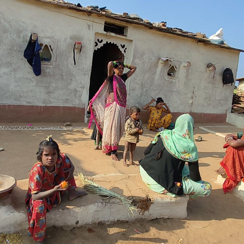 77 साल अंधेरे में रहा मध्यप्रदेश का यह गांव:आजादी के बाद पहली बार पहुंची बिजली, BSNL का मोबाइल टॉवर लगा