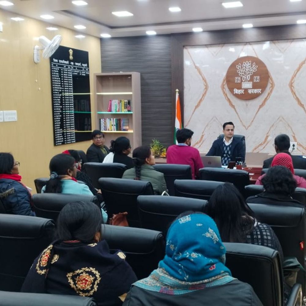 मधुबनी में ICDS योजनाओं की समीक्षा बैठक:महिला पर्यवेक्षिकाओं का 5 दिन का मानदेय काटने का निर्देश