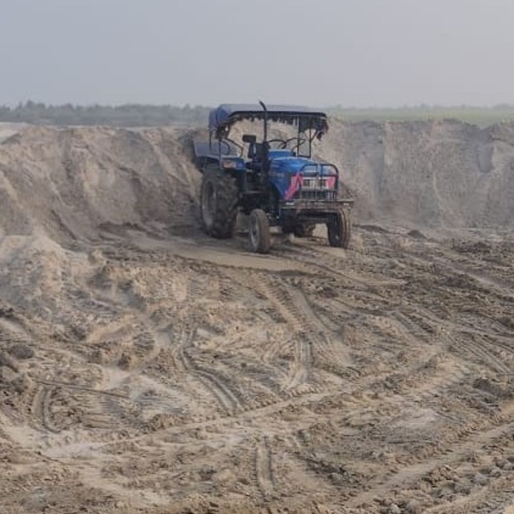 परबत्ता के लगार दियारा में अवैध खनन जारी:पर्यावरण और सरकारी राजस्व को नुकसान, पुलिस पर कार्रवाई न करने का आरोप