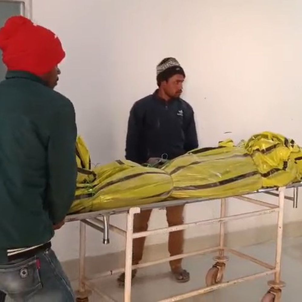 गुमला में बाइक सवार की मौत, महिला घायल:अज्ञात वाहन की टक्कर से हुआ हादसा, मृतक और घायल एक ही गांव के निवासी