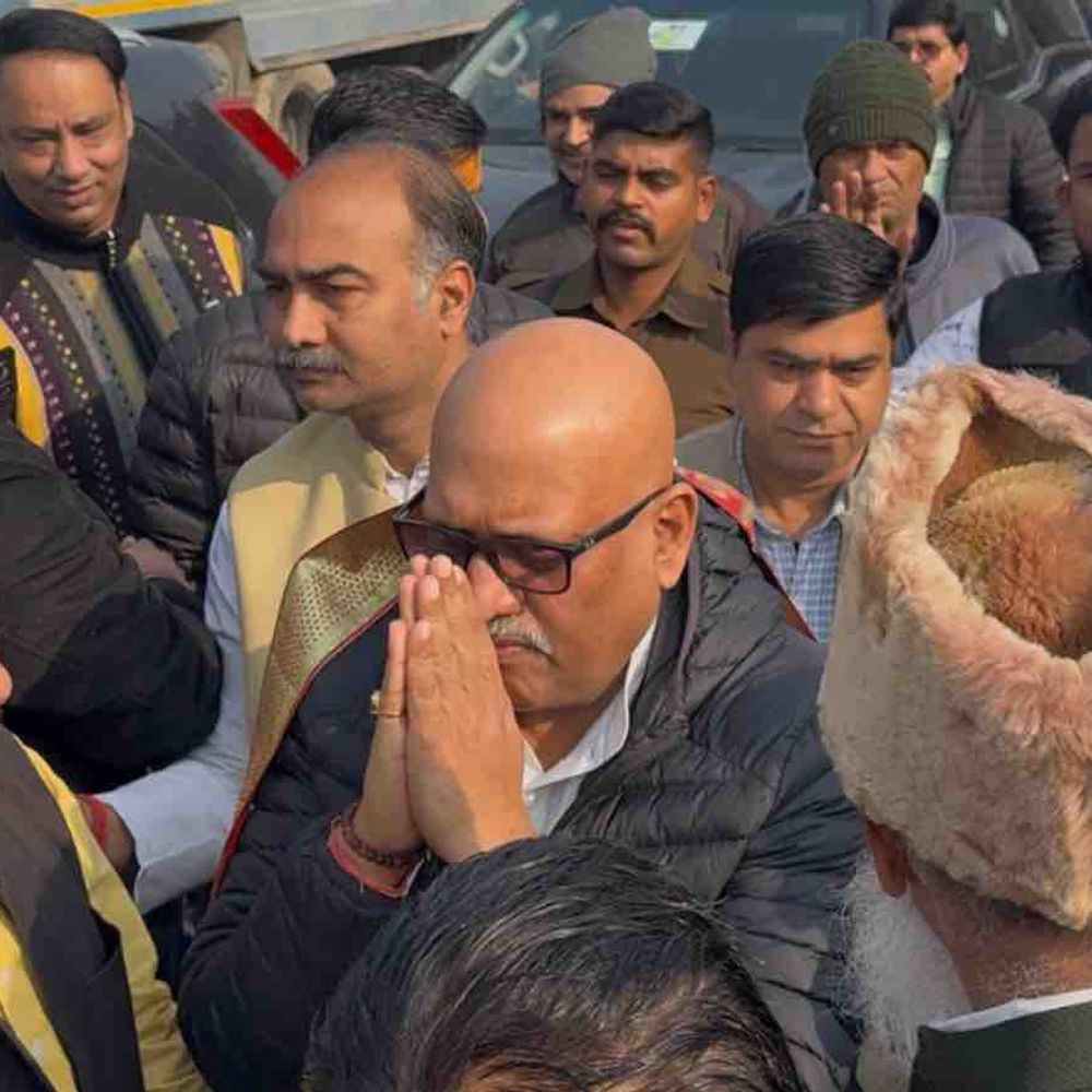 अजय राय कानपुर पहुंचे, गैंगरेप पीड़िता के घर जाएंगे:बोले- रक्षक अब पूरी तरह भक्षक बन गए, कानून-व्यवस्था ध्वस्त हो चुकी है