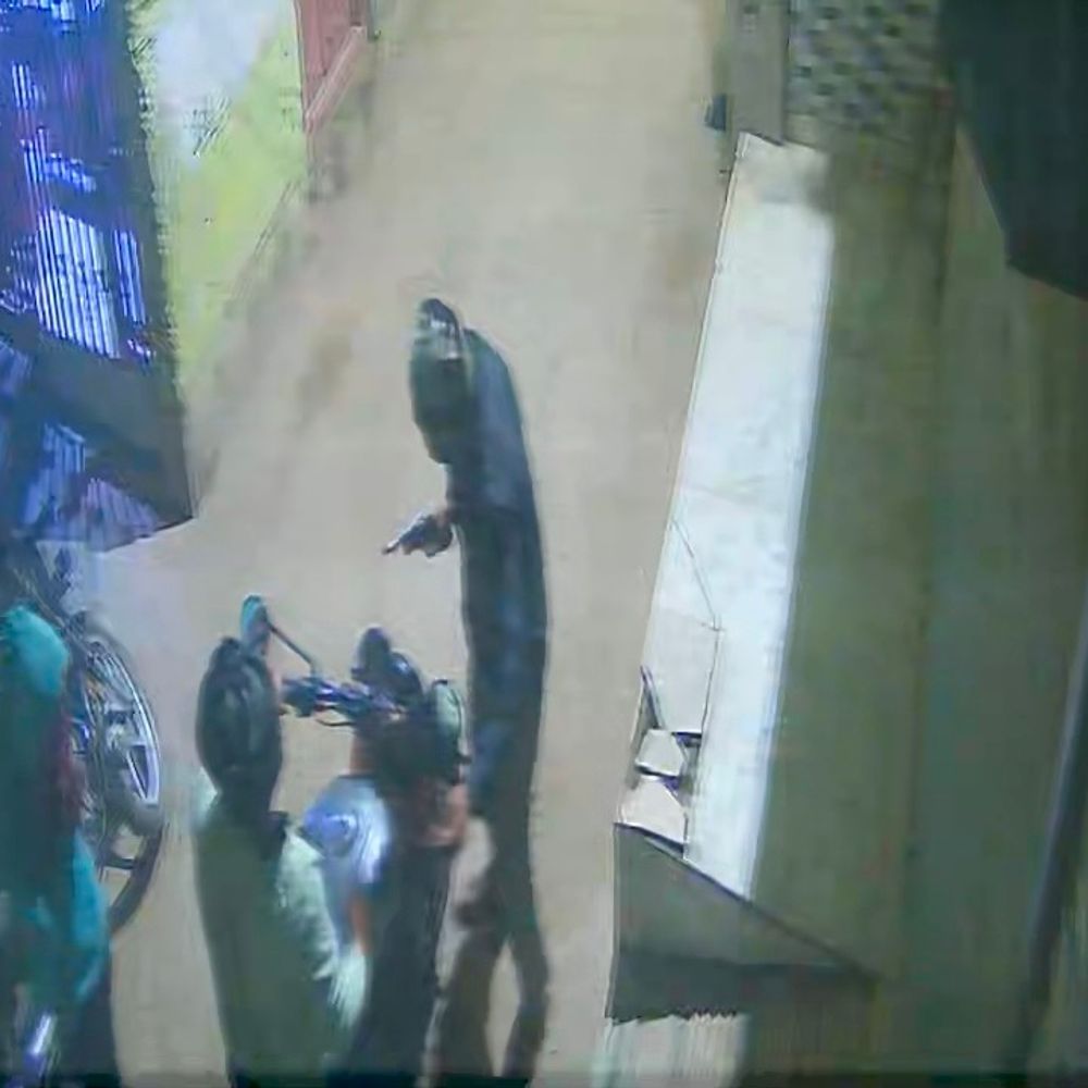 पटना में सर्राफा व्यापारी से लूटपाट, मारी गोली VIDEO:मनेर में दुकान बंद कर घर लौटते समय किया हमला, घायल पारस हास्पिटल रेफर