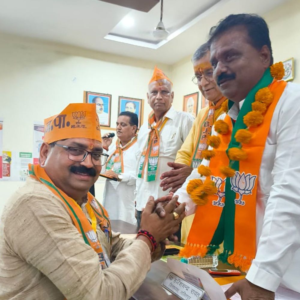 ललितपुर में ग्रामीण विकास बैंक अध्यक्ष पद का चुनाव:भाजपा समर्थित तीनों प्रत्याशी निर्विरोध निर्वाचित, ललितपुर शाखा के महेश श्रीवास्तव बने अध्यक्ष