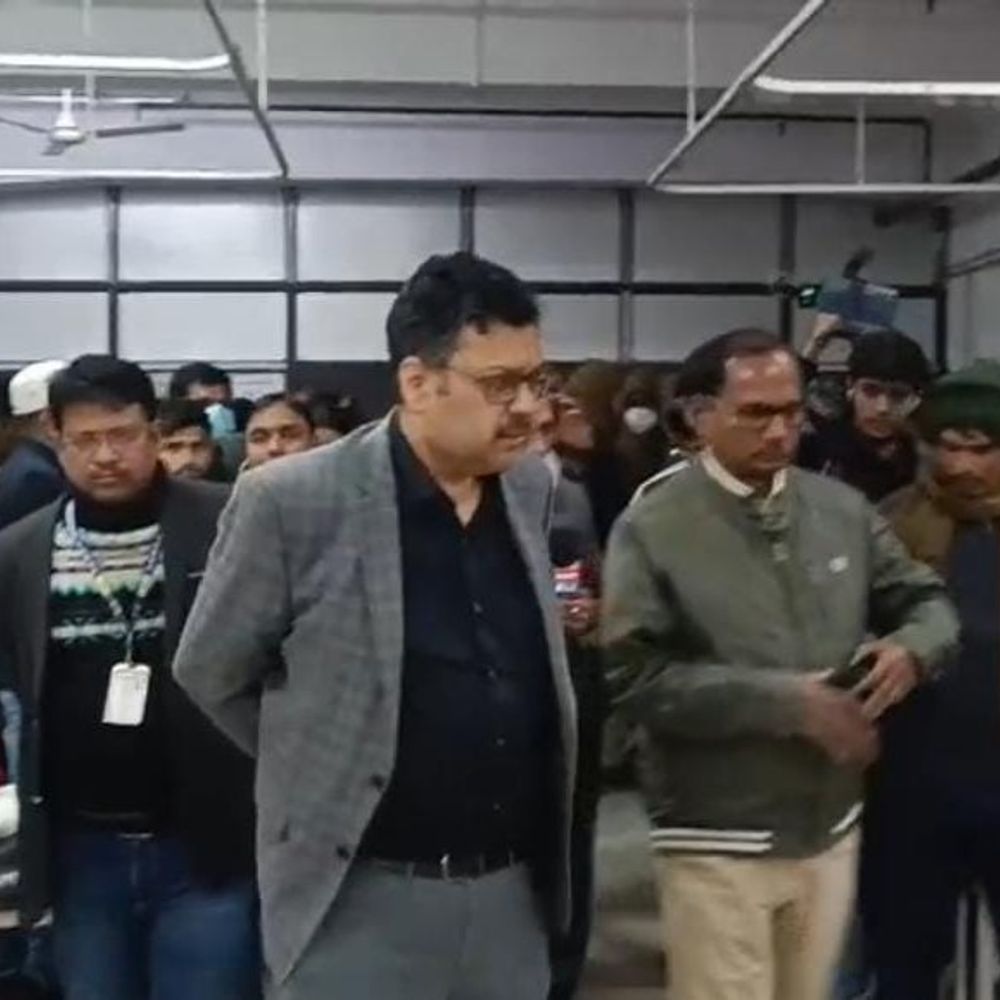 SKMCH में गंदगी देख कर भड़के कमिश्नर:मुजफ्फरपुर ​​​​​​​में 15 दिनों का अल्टीमेटम दिया, कहा- सुधरें या कार्रवाई के लिए तैयार रहें