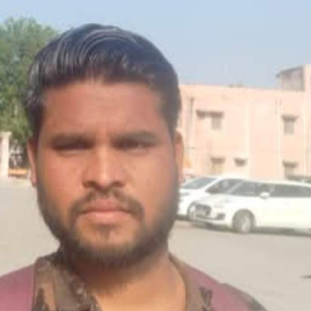 इंदौर के द्वारकापुरी में युवक ने फांसी लगाई:नाबालिग बेटे ने पिता को फंदे पर लटका देखा, मर्ग दर्ज