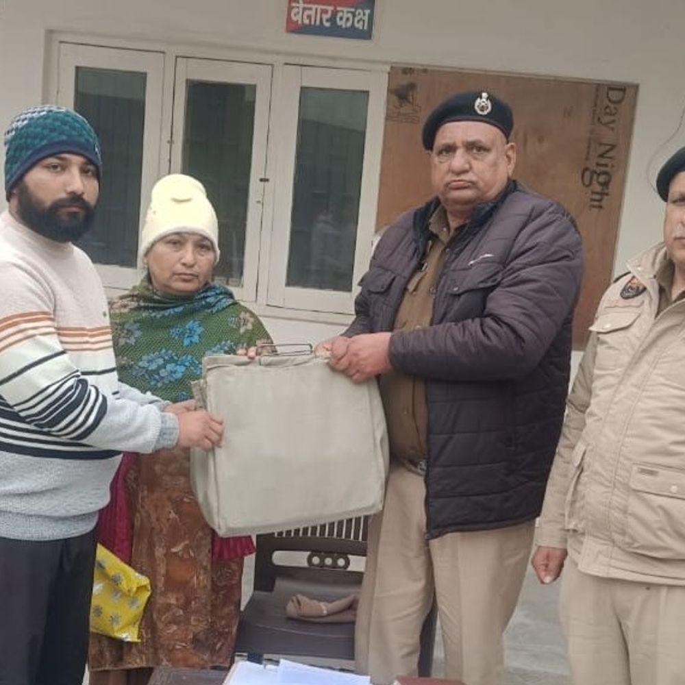 टोहाना में 20 लाख कैश को लेकर भाइयों में ‘मनमुटाव’:एक ने चोरी के डर से उठाए, दूसरा थाने पहुंचा; पुलिस ने मिटाए गिले शिकवे