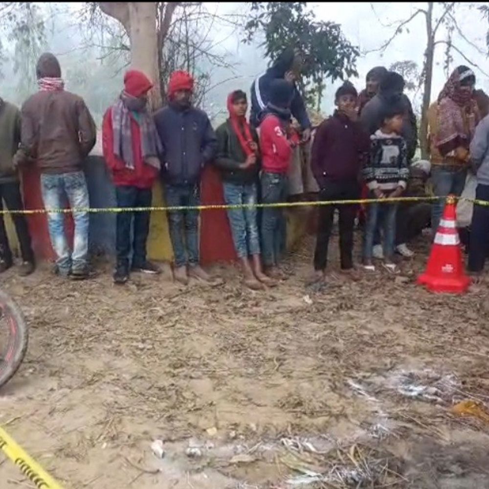 पड़ोस की लड़की से प्रेम प्रसंग में युवक की हत्या:सीतामढ़ी में घटनास्थल से देसी कट्टा बरामद, युवती की मांग में सिंदूर भरा था