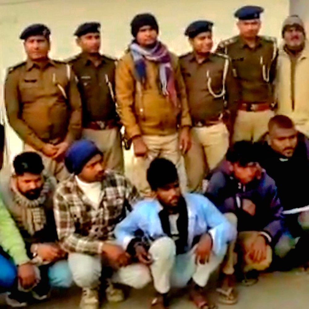 समाहरणालय में हंगामा; 14 गिरफ्तार, कई राजद नेता शामिल:फोटो वायरल करने वालों पर भी कार्रवाई, आईटी एक्ट के तहत FIR दर्ज