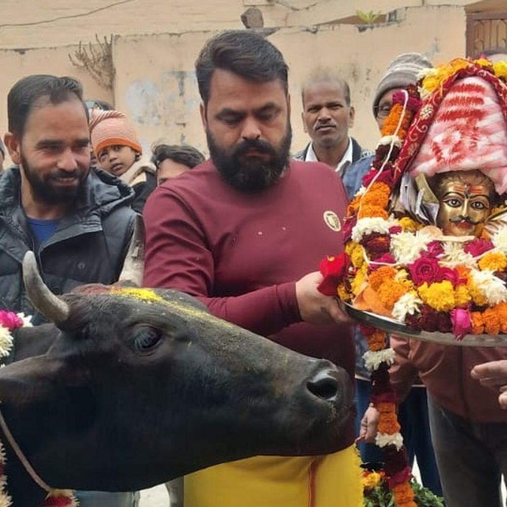 राजेंद्र नगर महाकाल मंदिर में यज्ञ का शुभारंभ:शनिवार को ध्वजा यात्रा निकाली, वेदी पूजन से अग्नि प्रज्ज्वलित हुई