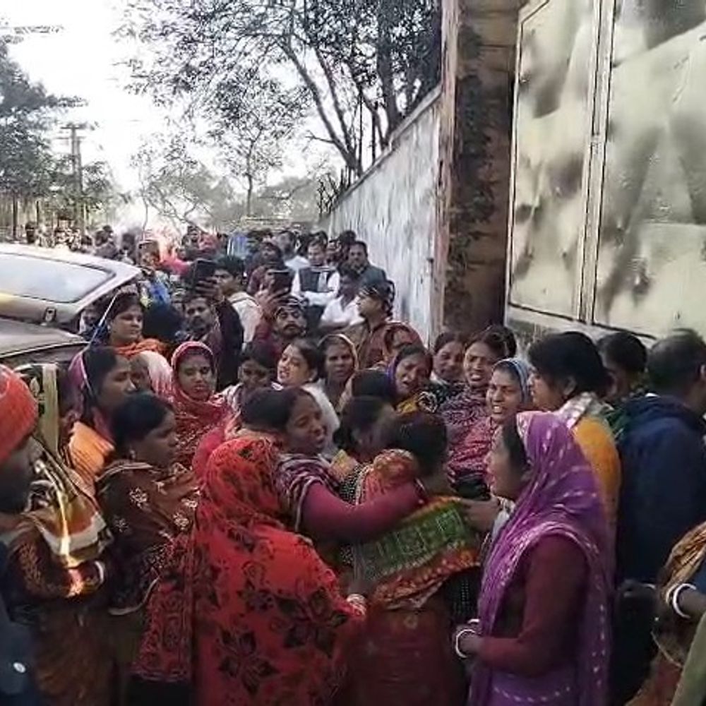 गिरिडीह की आयरन फैक्ट्री में मजदूर की मौत:ड्यूटी के दौरान लगी चोट, मुआवजे की मांग पर परिजनों ने किया प्रदर्शन