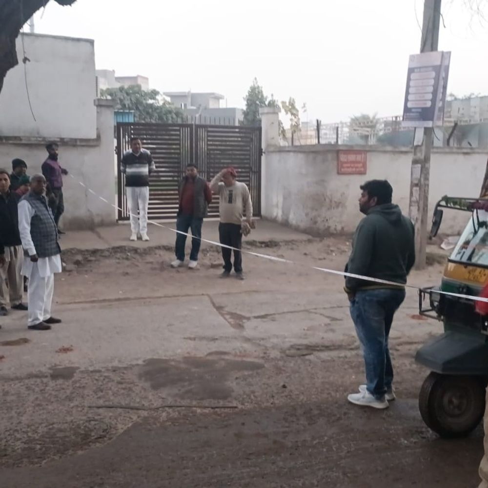 फर्रुखनगर में रास्ते की जमीन पर मिला अतिक्रमण:डाबोदा मोड़ सड़क पर चलेगा बुलडोजर; बादली मोड़ तक सड़क की पैमाइश करवाई