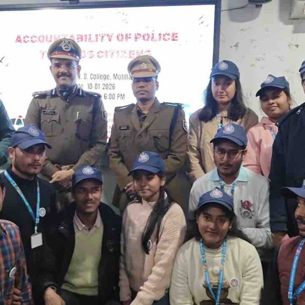 मोतिहारी में DIG हरकिशोर राय ने किया पुलिस संवाद:बोले-जनता के प्रति जवाबदेह बनना पुलिस का मूल धर्म, छात्र-छात्राओं और बुद्धिजीवियों ने उठाए अहम सवाल