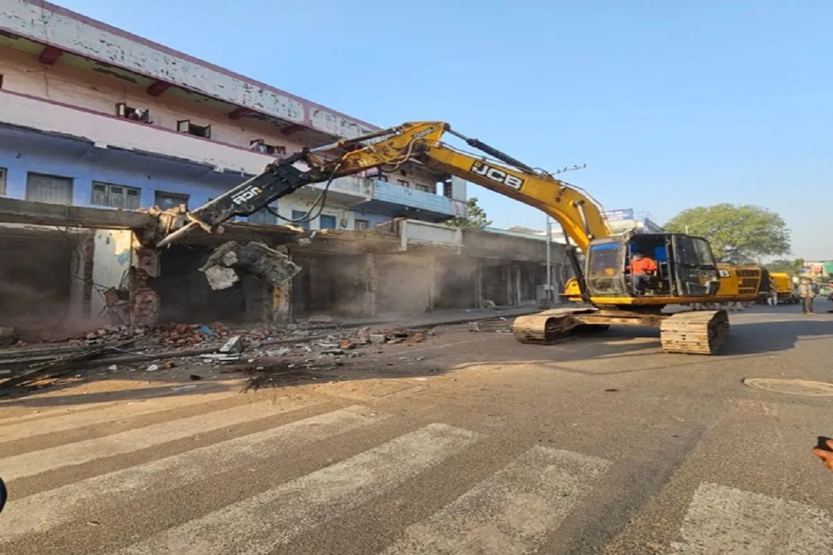 Ahmedabad: मनपा की बुलडोजर कार्रवाई, 111 किमी के रास्ते किए चौड़े