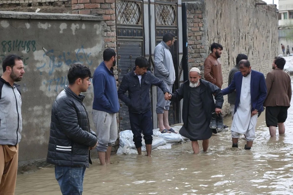 अफगानिस्तान में बर्फबारी और बाढ़ ने मचाई भारी तबाही, 12 लोगों की मौत, 11 घायल