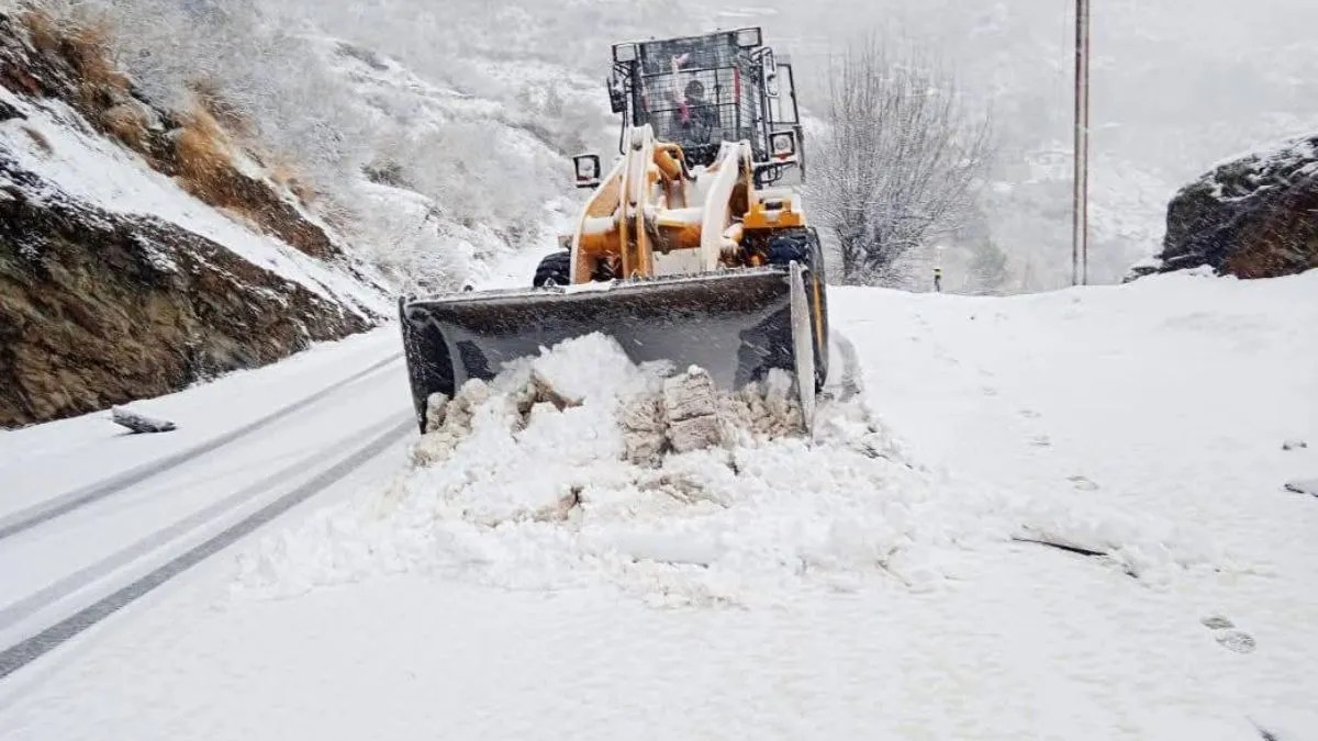 मौसम विभाग की बड़ी चेतावनी : आज भारी बारिश, पहाड़ों में होगी बर्फबारी, स्कूलों में अवकाश घोषित