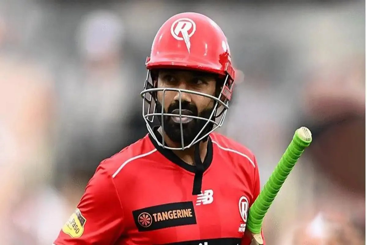 बिग बैश लीग में मोहम्मद रिजवान की सरेआम बेइज्जती, धीमी बल्लेबाजी की वजह से टीम ने रिटायर्ड आउट कर वापस बुलाया, देखें Video