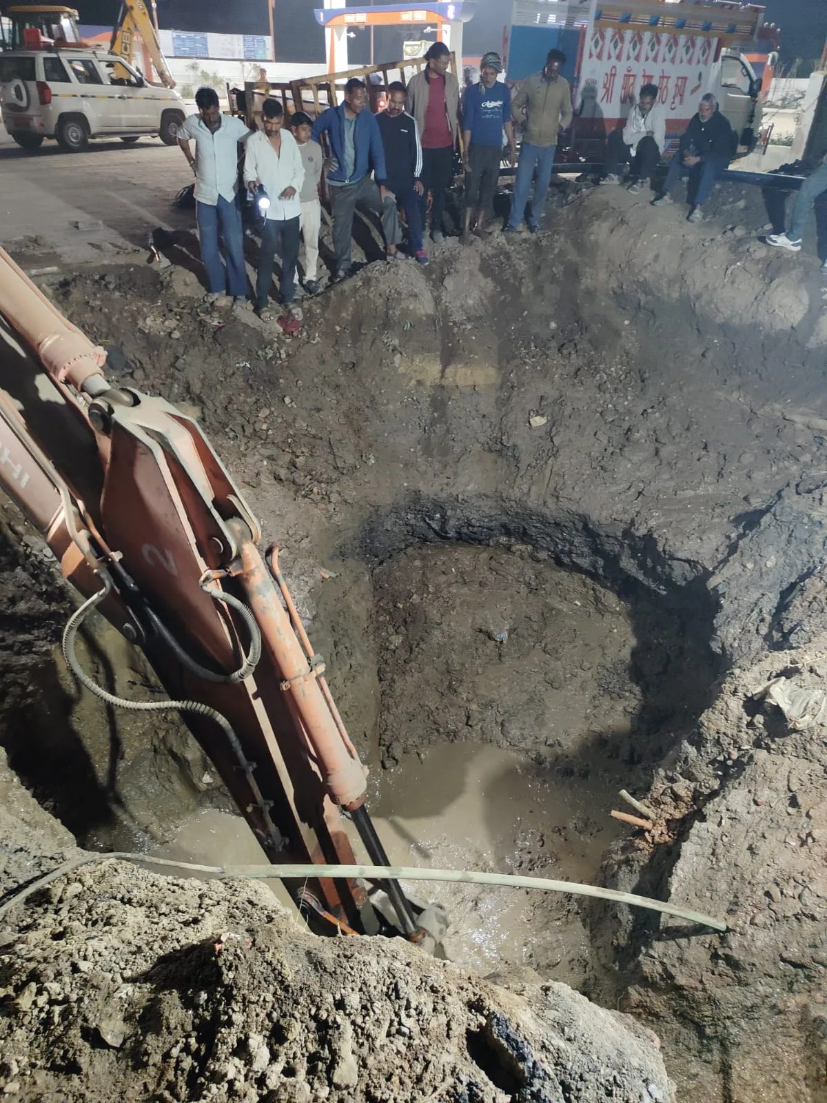 हमलापुर में पाइप लाइन लीकेज बना नगर पालिका के लिए सिरदर्द, तीन दिन से बंद पेयजल सप्लाई