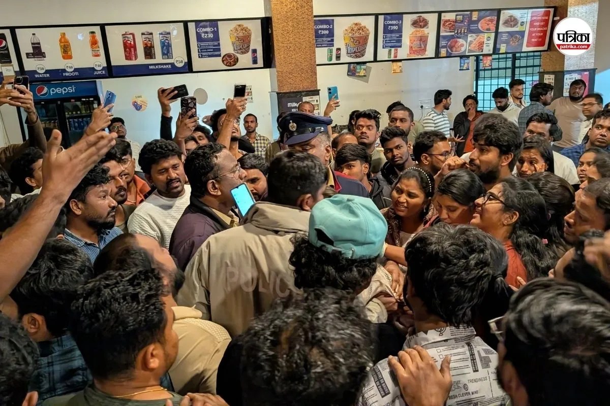 बेंगलुरु के सिनेमा हॉल में शर्मनाक वारदात, टॉयलेट में कैमरा मिलने पर मचा हड़कंप