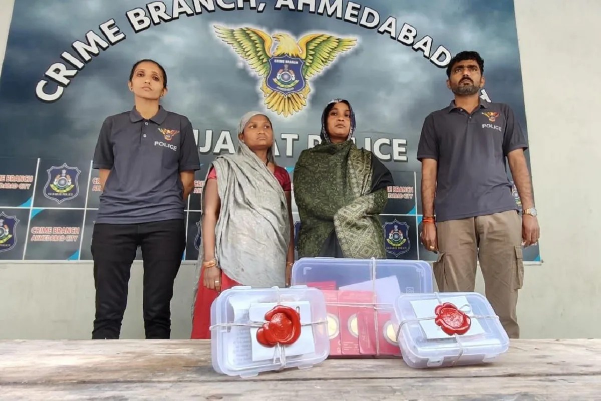 Ahmedabad: एनआरआइ महिला के आभूषण चुराने वाली दो महिला गिरफ्तार, चंद घंटों में सुलझाई गुत्थी