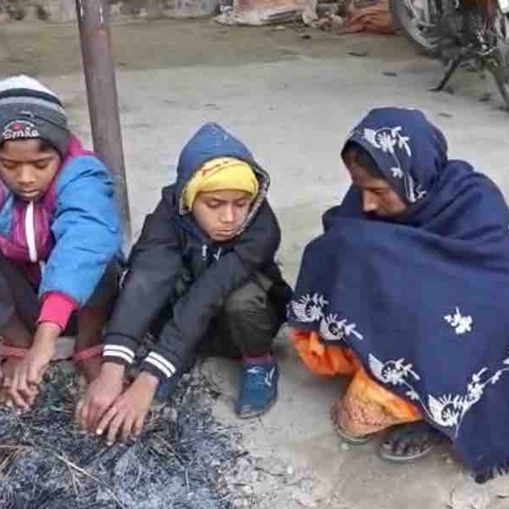 मोतिहारी में किशोरी का फंदे से लटका मिला शव:परिजन ने बोरे में छुपाया; पुलिस ने 8 घंटे में किया बरामद, 5 साल से चल रहा था अफेयर